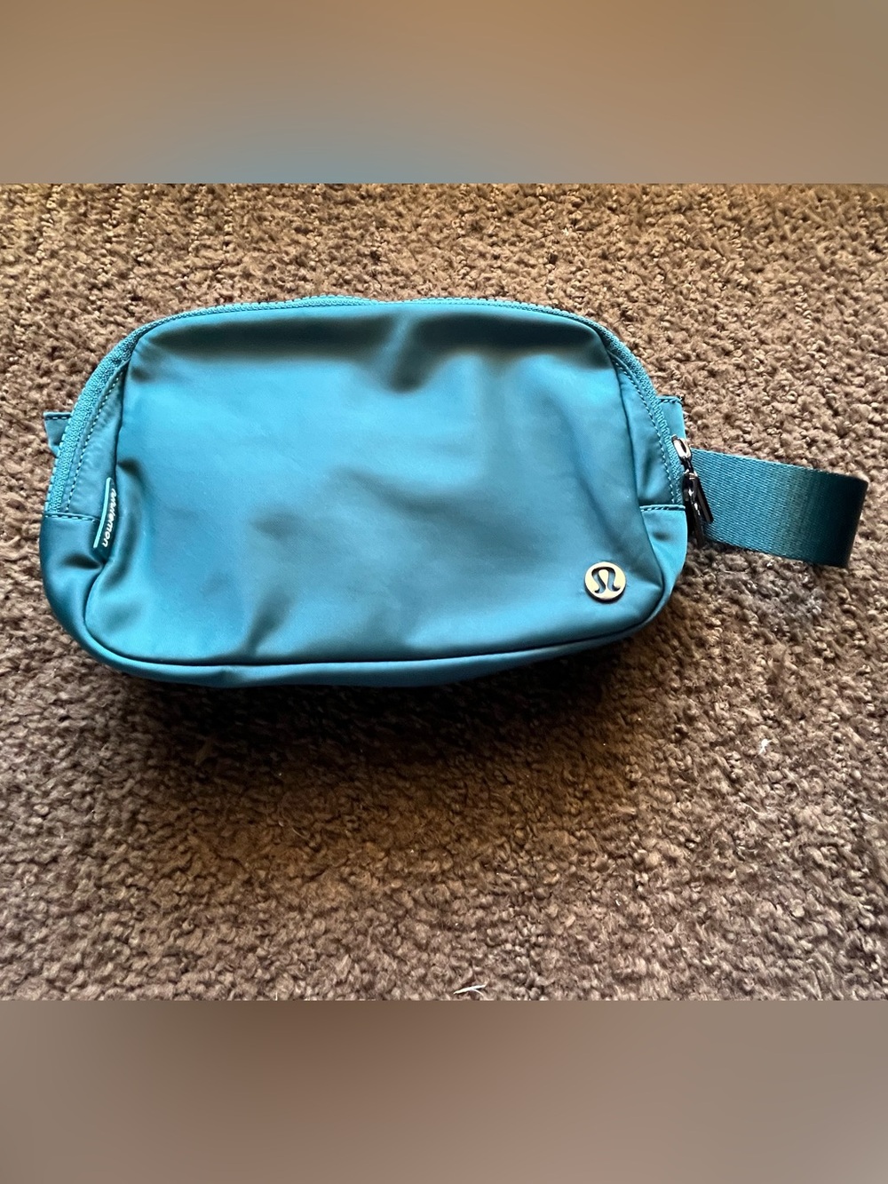 🍋 NWOT Lululemon Everywhere Belt Bag - Green Jasper/Gun Metal Hardware - 2L